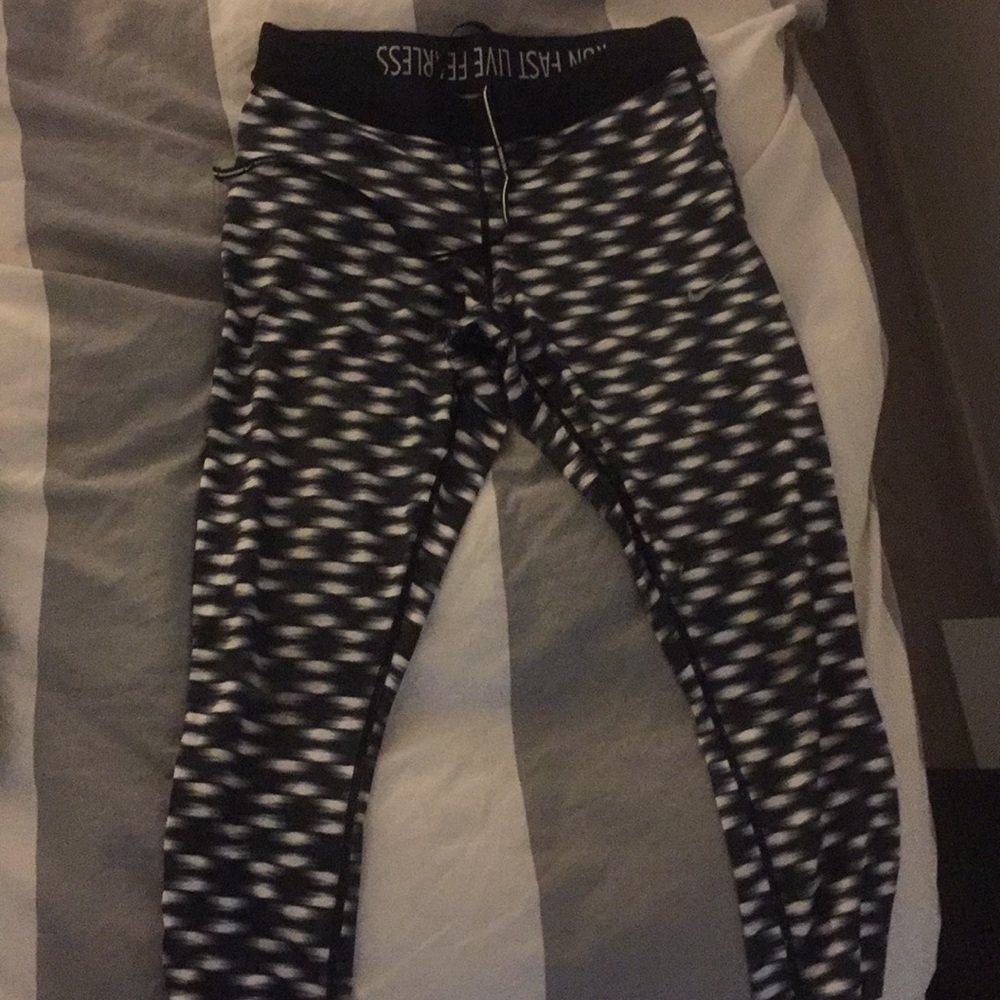 Black and white nike Capri leggings
